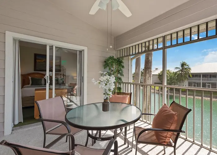 Lely Greenlinks Top Floor - On Golf Course, Minutes From Beaches, Downtown!