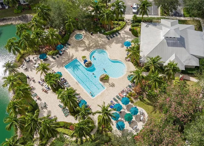 Lely Greenlinks Top Floor - On Golf Course, Minutes From Beaches, Downtown!