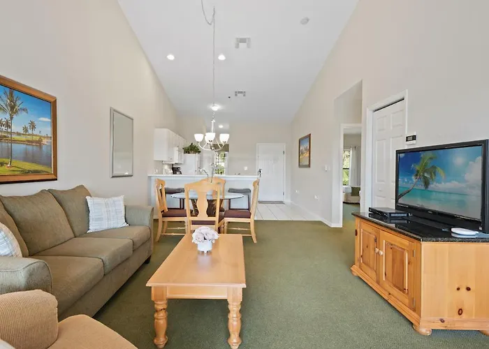 Lely Greenlinks Top Floor - On Golf Course, Minutes From Beaches, Downtown!