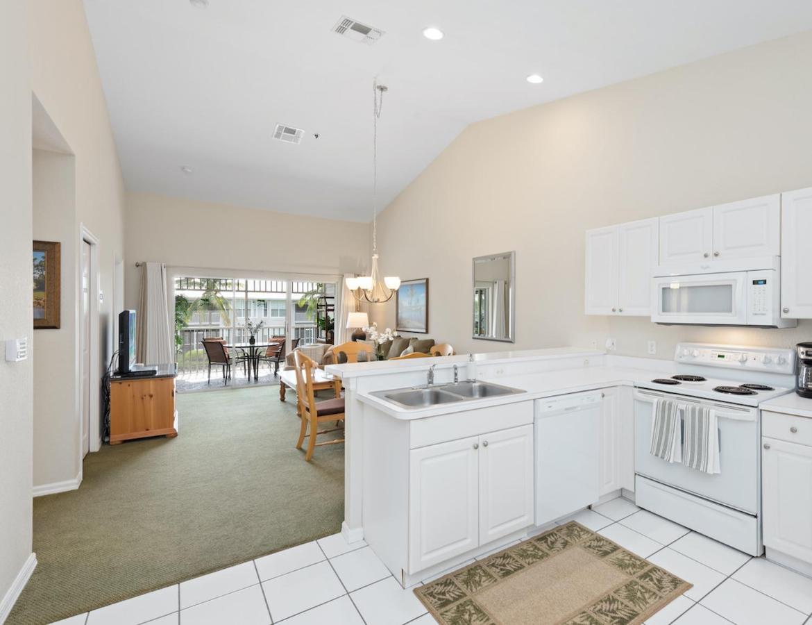 Lely Greenlinks Floor - On Golf Course, Minutes From Beaches, Downtown! Appartement *