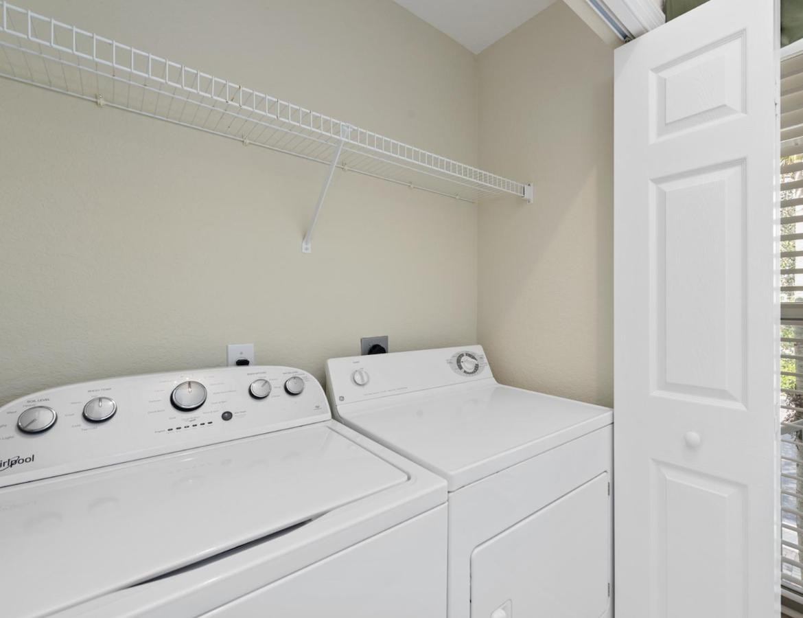 Lely Greenlinks Floor - On Golf Course, Minutes From Beaches, Downtown! * North Naples